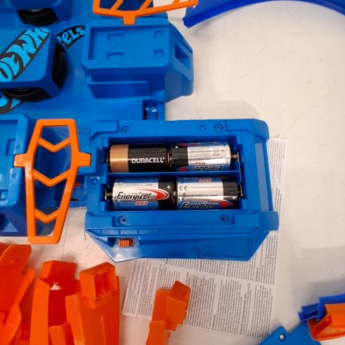 HOT WHEELS CRISS CROSS CRASH MOTORIZED TRACK SET WITH 4 HIGH SPEED CRASH ZONES - BLUE/ORANGE (MODEL: DTN42) image 2
