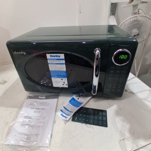 DANBY RETRO COUNTERTOP MICROWAVE - 700W - 0.7CU.FT - GREEN (MODEL: DMW07E1GDB) image 2