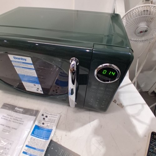 DANBY RETRO COUNTERTOP MICROWAVE - 700W - 0.7CU.FT - GREEN (MODEL: DMW07E1GDB) image 4
