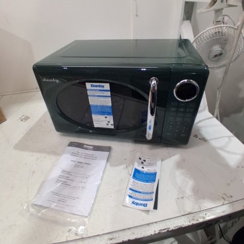 DANBY RETRO COUNTERTOP MICROWAVE - 700W - 0.7CU.FT - GREEN (MODEL: DMW07E1GDB) image 7