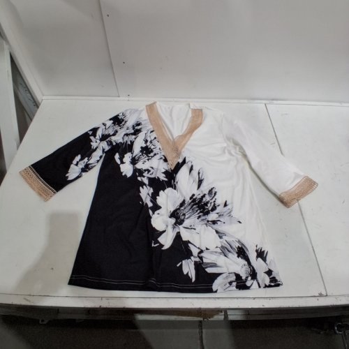WOMANS 3/4 SLEEVE FLORAL TOP - LARGE - BLACK/WHITE/GOLD image 2