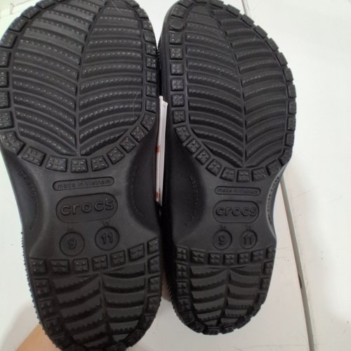 UNISEX CROCS CLASSIC CLOG - MEN: 9 WOMEN: 11 - BLACK image 3