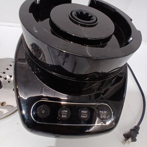 BLACK+DECKER FOOD PROCESSOR WITH STAINLESS STEEL BLADE - 8-CUP CAPACITY- BLACK (MODEL: FP4200) image 5