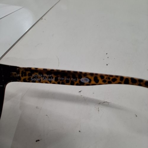 WOMENS FOSTER GRANT SOLAR SHIELD POLARIZED SUNGLASSES - BLACK AND LEOPARD PRINT image 2