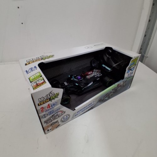 MAISTO TECH RC REMOTE CONTROL CAR WITH PISTOL GRIP CONTROLS - 1:24 SCALE - MERCEDES AMG F1 W12 E PERFORMANCE LEWIS HAMILTON (2021) (MODEL: 82355) image 3