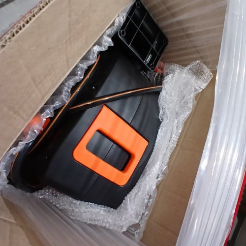 RETRACTABLE WALL-MOUNTABLE GARDEN HOSE REEL - 100FT - WITH ACCESSORIES - BLACK AND ORANGE image 3