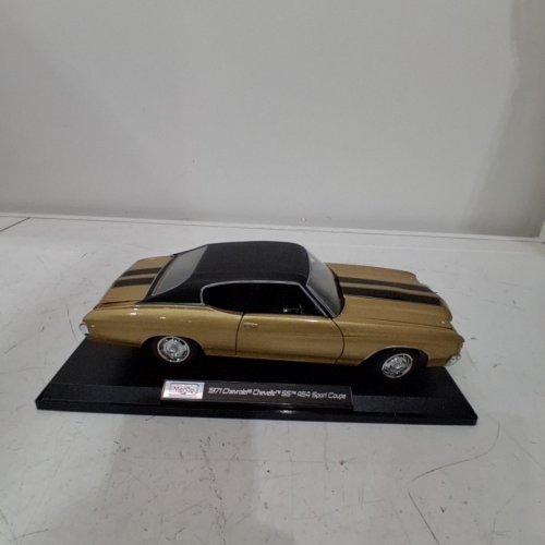 MAISTO SE 1971 CHEVROLET CHEVELLE SS 454 SPORT COUPE - 1/18 - GOLD (MODEL:9897765) image 2