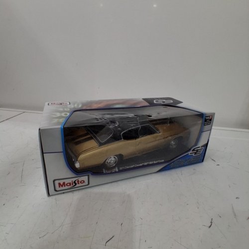 MAISTO SE 1971 CHEVROLET CHEVELLE SS 454 SPORT COUPE - 1/18 - GOLD (MODEL:9897765) image 4