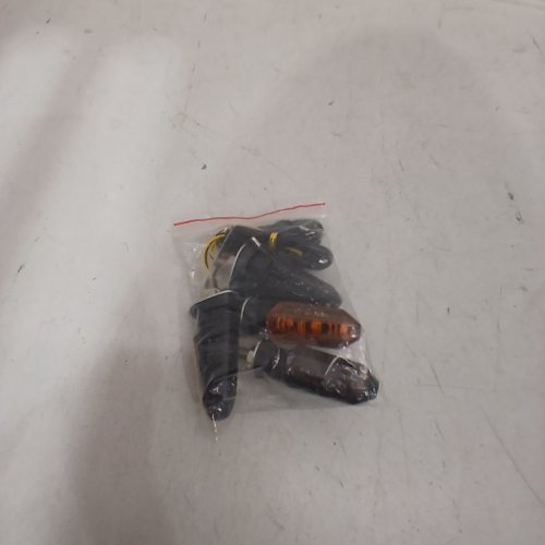4PK QUASCO UNIVERSAL MOTORCYCLE FRONT & REAR TURN SIGNAL LIGHTS - BLACK & AMBER image 3