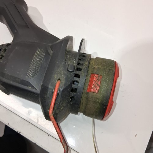 CRAFTSMAN WEEDWACKER STRING TRIMMER - 20V (MODEL: CMEST900) image 3