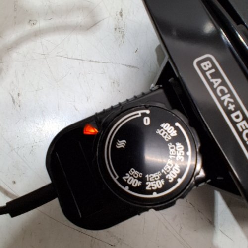 BLACK+DECKER ELECTRIC GRIDDLE WITH REMOVABLE TEMPERATURE PROBE, INDOOR GRILL, PANCAKE GRIDDLE - 21" X 9" - BLACK (MODEL: GD1810BC) image 2