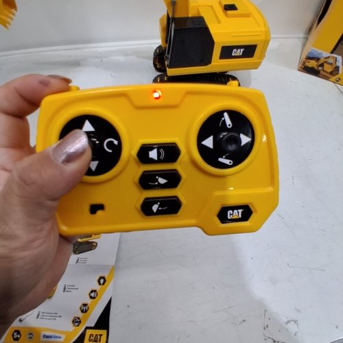 CAT MASSIVE MOVER REMOTE CONTROL RC STEEL EXCAVATOR - BLACK/YELLOW (MODEL: 1851476) image 2