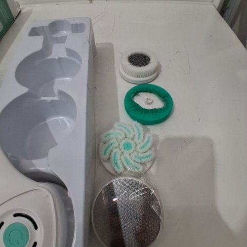 ELECTRIC BACK SCRUBBER WITH FIVE BODY BRUSH HEAD - GREEN/WHITE image 5