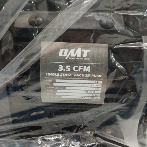 OMT SINGLE STAGE VACUUM PUMP AND MANIFOLD GAUGE SET - 3.5 CFM - 1/4 H/P - BLACK image 2