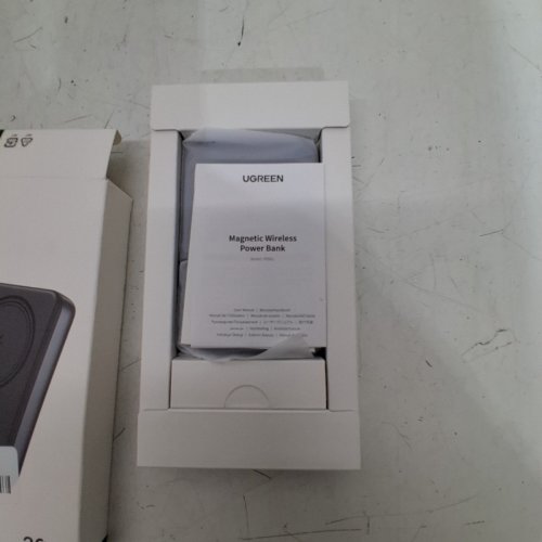 UGREEN MAGNETIC ATTACHMENT WIRELESS POWER BANK - 10000 MAH, 7.5W/20W - BLACK (MODEL:PB561) image 2