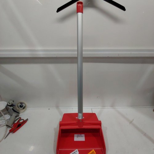 SPARTA UPRIGHT DUST PAN WITH AN ALUMINUM HANDLE - 30" - RED (MODEL 361410EC) image 3