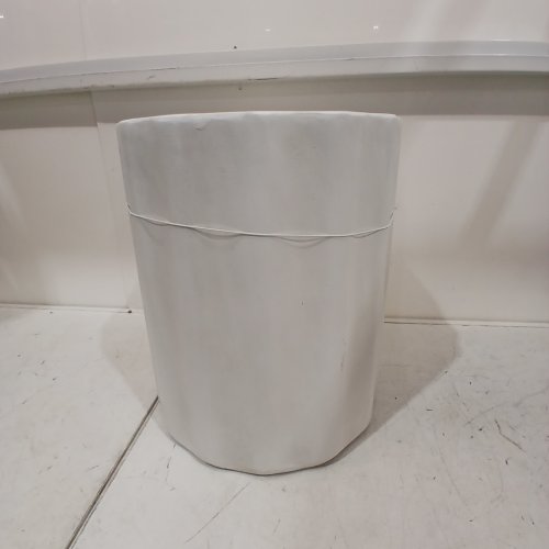 CONCRETE OUTDOOR SIDE TABLE - 15.35" X 15.35" X 18.11" - ANTIQUE WHITE image 4