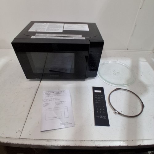 BLACK + DECKER 10 POWER LEVEL COMPACT COUNTERTOP MICROWAVE - 0.7 CU.FT / 700W - BLACK (MODEL: EM720CP7/CA) image 3