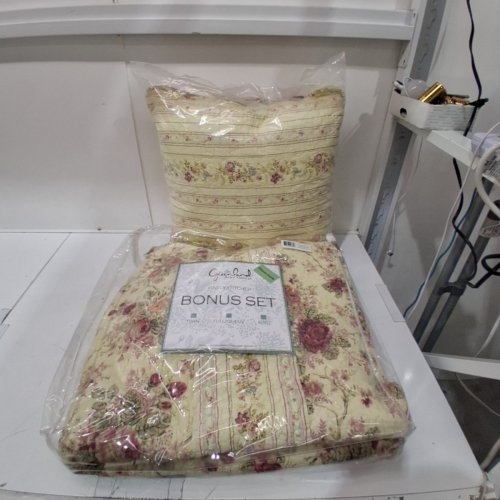5PC GREENLAND HOME ANTIQUE ROSE QUILT SET, X2 PILLOW SHAMS, X1 QUILT, X2 DECORATIVE PILLOW - FULL/QUEEN - FLORAL/ROSE image 2