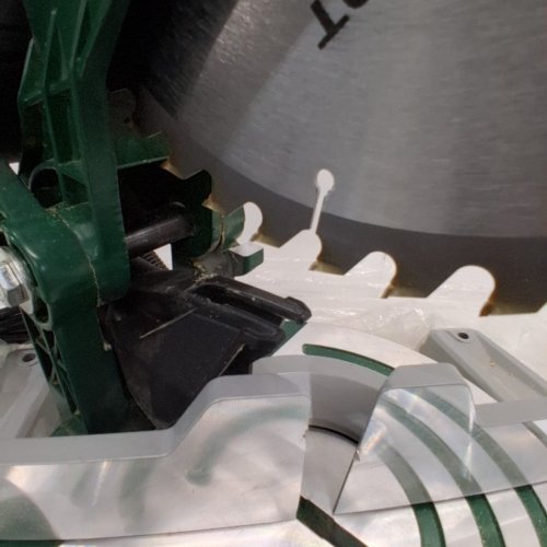 YUMARK CORDED MITER SAW CIRCULAR SAW - 10", 6000RPM, WITH PRECISION MITER ANGLES, LIGHTWEIGHT DESIGN, 45° ADJUSTABLE TABLE - GREEN/BLACK (MODEL: 255C) image 5