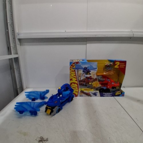 HOT WHEELS CITY TOY CAR TRACK SET ULTIMATE DUAL DRAGON TRANSPORTER WITH 2 DIE-CAST CARS - FITS 20 CARS - MULTICOLOUR (MODEL: JKJ79-9564) image 2