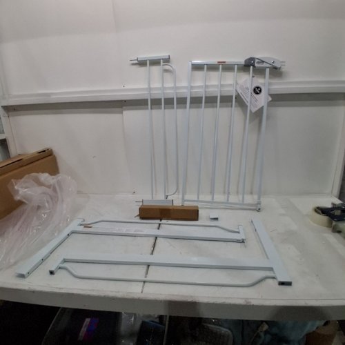 REGALO EASY STEP SAFETY GATE - 29"- 38.5" - WHITE (MODEL: 1160-DS) image 2