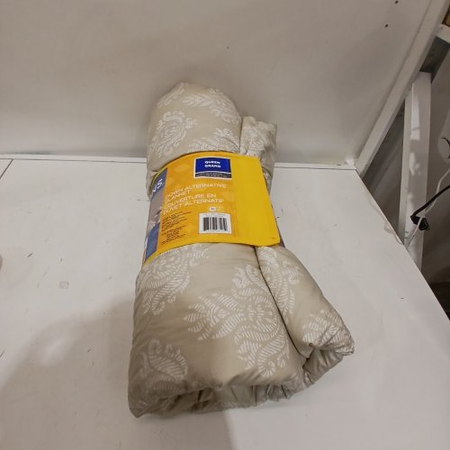 SIMMONS DOWN ALTERNATIVE BLANKET - 98" X 92" - BEIGE image 2