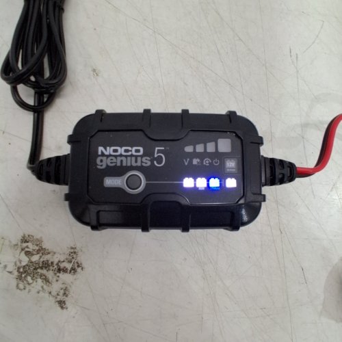NOCO GENIUS 5 FULLY AUTOMATIC SMART CHARGER, MAINTAINER AND BATTERY DESULFATOR WITH TEMPERATURE COMPENSATION - 6V /12V CHARGER (MODEL: GENIUS5) image 2