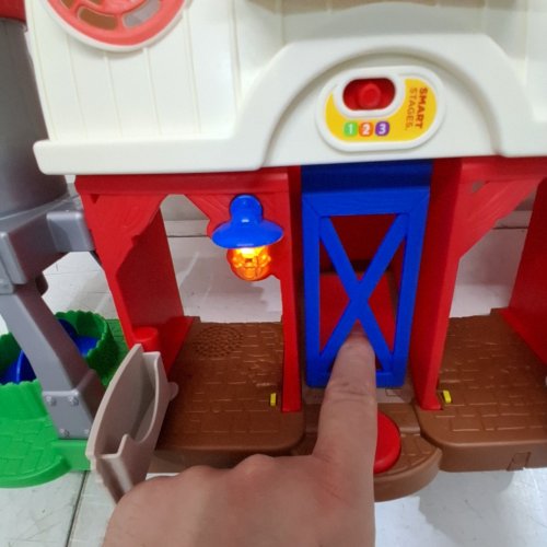 FISHER-PRICE LITTLE PEOPLE INTERACTIVE FARM PLAYSET WITH LIGHT AND SOUNDS (MODEL: JBH64-9997) image 2