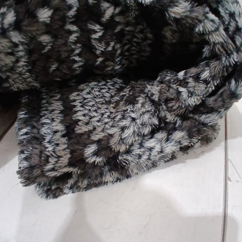BERKSHIRE BLANKET & HOME CO. HEATED FAUX FUR THROW - 50" X 60" - BLACK (MODEL: 1796167) image 4
