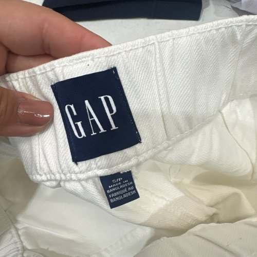 WOMEN'S GAP TWILL SHORTS - SMALL - WHITE (STYLE: 1956001) image 2