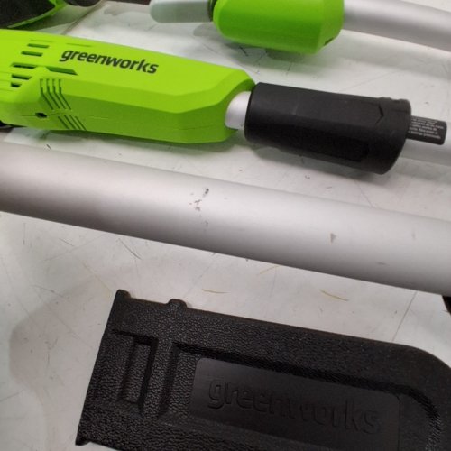 GREENWORKS POLE SAW WITH BATTERY AND CHARGER, 9-11FT LENGTH - GREEN (MODEL: 1402102) image 5
