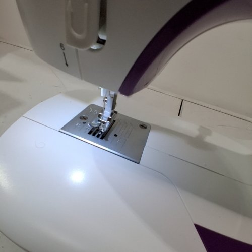 SINGER M3500 32 STITCH SEWING MACHINE - WHITE/PURPLE (MODEL: M3500) image 3