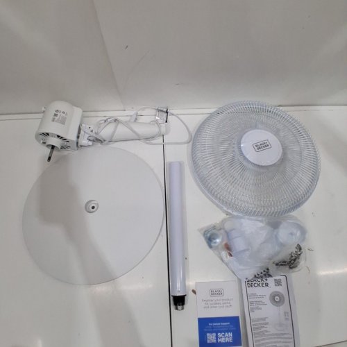 BLACK+DECKER STAND FAN WITH REMOTE - 16" - WHITE (MODEL: BFSR16W) image 3
