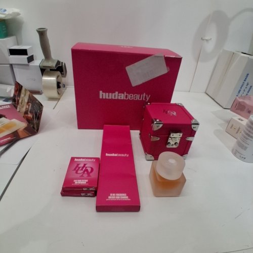 4PC WOMENS HUDA BEAUTY FRAGRANCE HOLDER AND CHARMS SET WITH AIR FRESHENER PR BOX- 50 ML image 2