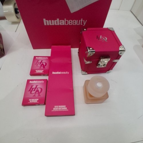 4PC WOMENS HUDA BEAUTY FRAGRANCE HOLDER AND CHARMS SET WITH AIR FRESHENER PR BOX- 50 ML image 3