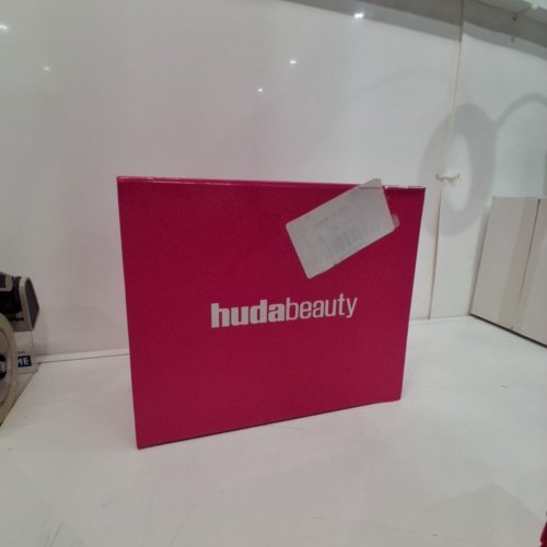 4PC WOMENS HUDA BEAUTY FRAGRANCE HOLDER AND CHARMS SET WITH AIR FRESHENER PR BOX- 50 ML image 5