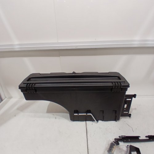 UNDERCOVER SWINGCASE TRUCK BED DRIVERS SIDE STORAGE BOX FOR 2019 - 2023 CHEVROLET SILVERADO/ 2019 - 2023 GMC SIERRA - BLACK (MODEL: SC104D) image 6