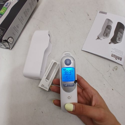 BRAUN THERMOSCAN 7 EAR THERMOMETER WITH AGE PRECISION FOR INFANTS, CHILDREN AND ADULTS (MODEL:IRT6520CA) image 2