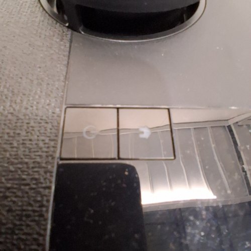 ROOMBA 105 ROBOT VACUUM WITH AUTOEMPTY DOCK - BLACK (MODEL: Q352020) image 3