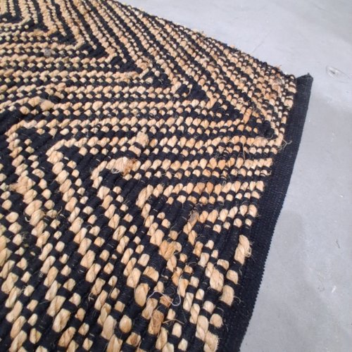 THRESHOLD HANDLOOM CHEVRON RUNNER RUG - 2FT 4" X 7FT- BLACK / TAN (MODEL: 066010149) image 4