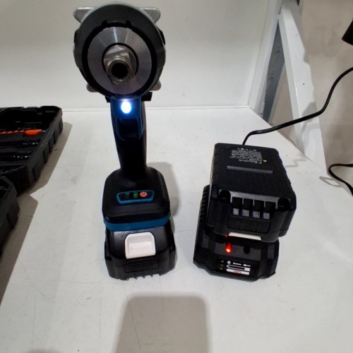P-KOYEBOLT CORDLESS HIGH TORQUE IMPACT WRENCH KIT WITH 2 BATTERIES- 21 V, 2300 RPM - TEAL AND BLACK image 2