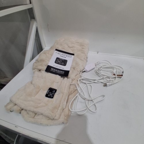 BERKSHIRE HOME COMPANY HEATED LUXE FAUX FUR THROW - 50" X 60" - CREAM (ITEM: 1901557) image 3
