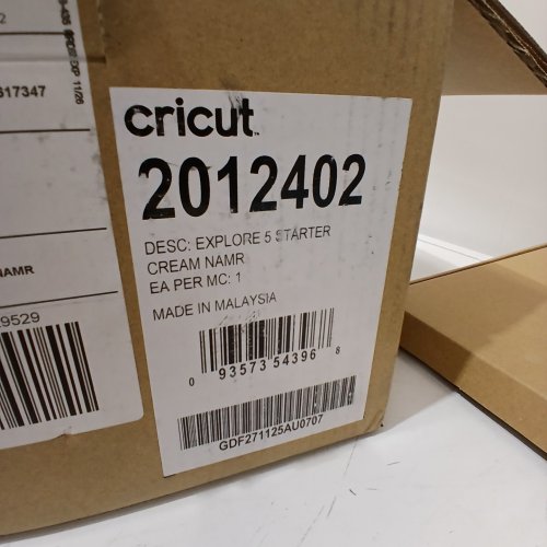 CRICUT EXPLORE 5 ELECTRONIC CUTTING MACHINE STARTER BUNDLE - CREAM (MODEL: 2012402) image 2