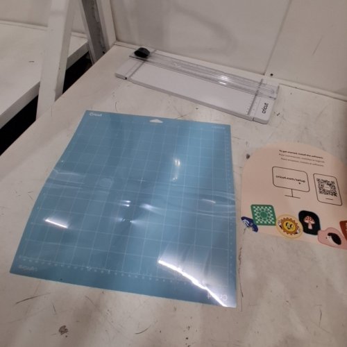 CRICUT EXPLORE 5 ESSENTIAL BUNDLE KIT- 12" - TAUPE image 6