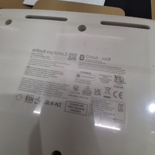 CRICUT EXPLORE 5 ESSENTIAL BUNDLE KIT- 12" - TAUPE image 9
