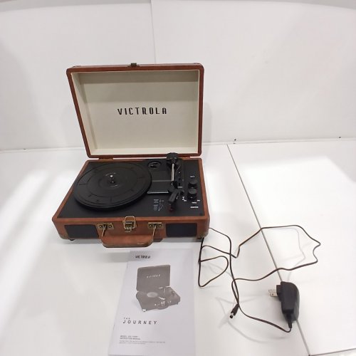 VICTROLA "THE JOURNEY" VINTAGE 3-SPEED BLUETOOTH SUITCASE TURNTABLE WITH SPEAKERS - COGNAC BROWN / BLACK (MODEL: VSC-550BT-CG) image 3