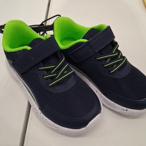 BOY'S ATHLETIC SNEAKERS - SIZE 9 - NAVY/GREEN image 2