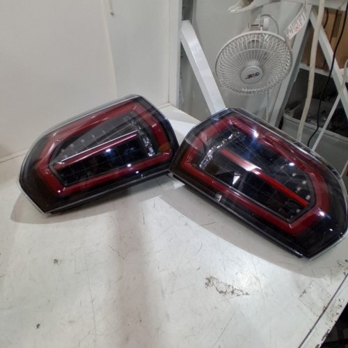 2PC ANZO LED TAILLIGHTS FOR 2011-2014 CHRYSLER 300- RED AND BLACK (MODEL: LYPL-048-1) image 2