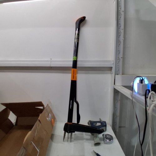 FISKARS EXTENABLE D-HANDLE STAND UP 4 CLAW WEEDER - 40" - BLACK/ORANGE (MODEL : 339960-5001) image 2